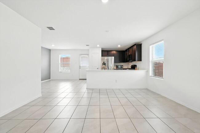 Building Photo - 1-story, 3 Bedrooms, 2 Bathrooms. Master's bedroom with ensuite bathroom and roomy walk-in closet