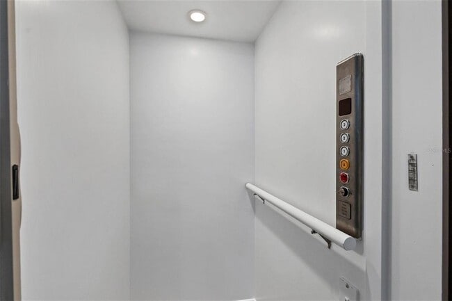 Building Photo - 10395 Coral Landings Ln