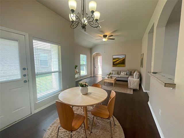 Building Photo - 2412 Ravenwood Ct