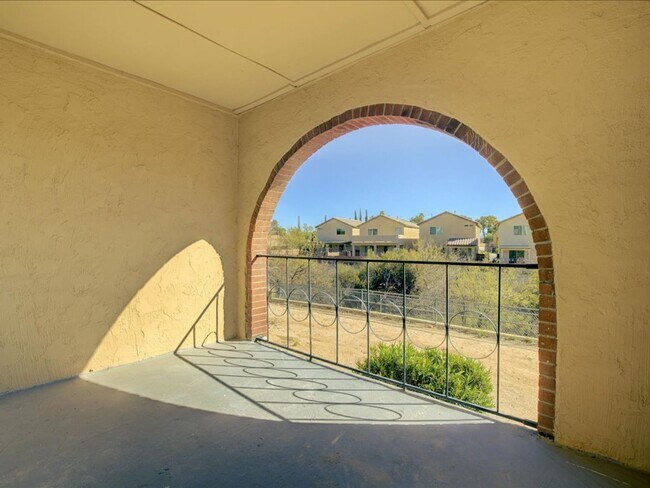 Building Photo - 6312 N Barcelona Ln