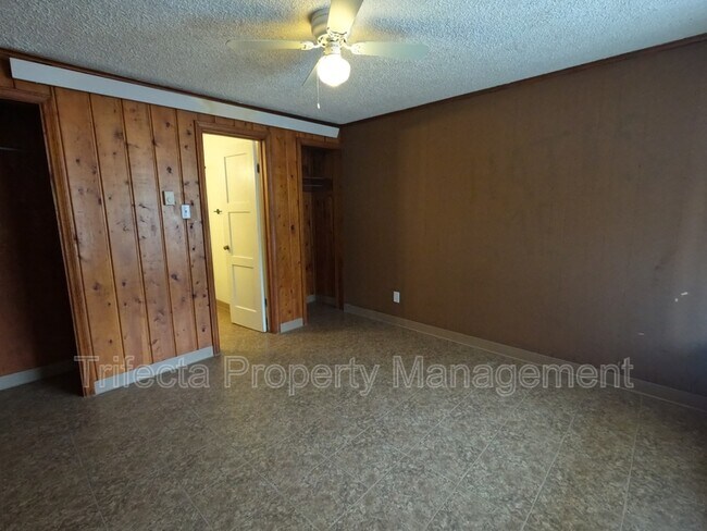 Building Photo - 105 E Stuart St