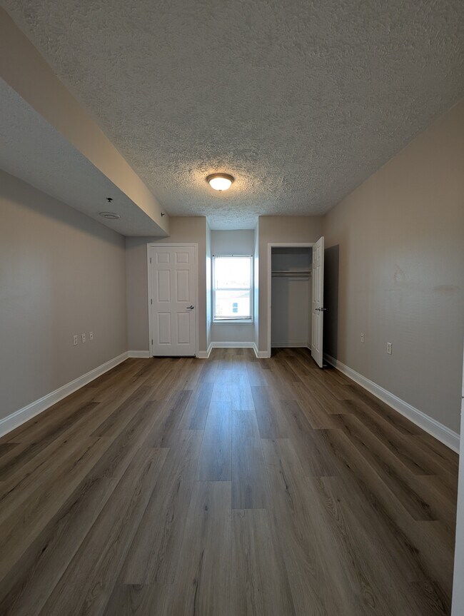 Building Photo - 3738 Riverbed Ln SE