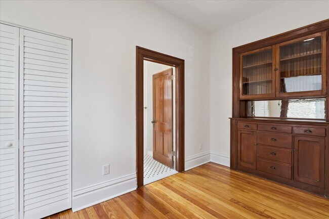 Building Photo - Fall 2026 Pre-Leasing! Freshly Renovated 1 Bed / 1 Bath in Prime Boulder Location – Steps from Pe...