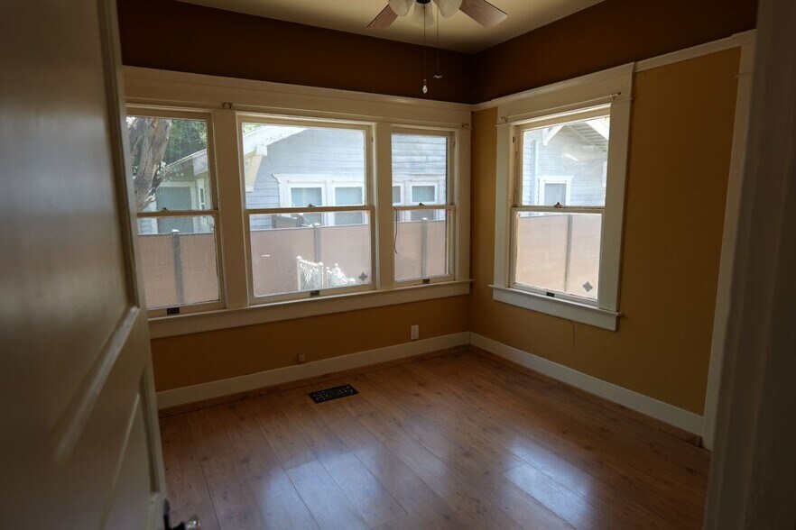 Building Photo - 115 E Jefferson