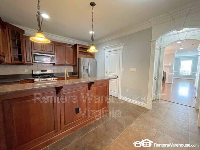 Building Photo - 2940 Hollister Ave