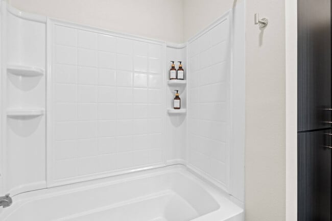 Building Photo - 711 W Broadway Rd