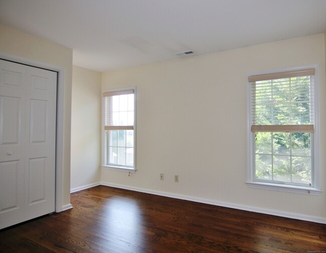 Building Photo - 570 Fairfield Ave