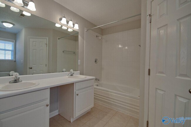 Building Photo - 113 Claytor Ln