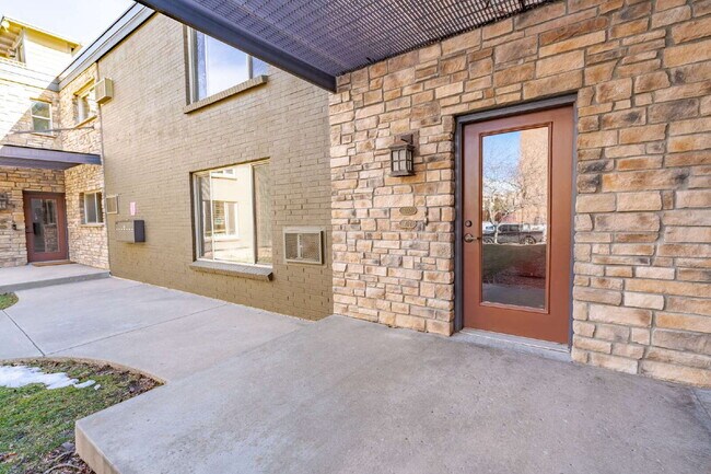 Building Photo - Stylish 2BR/2BA Condo with Patio & Parking...