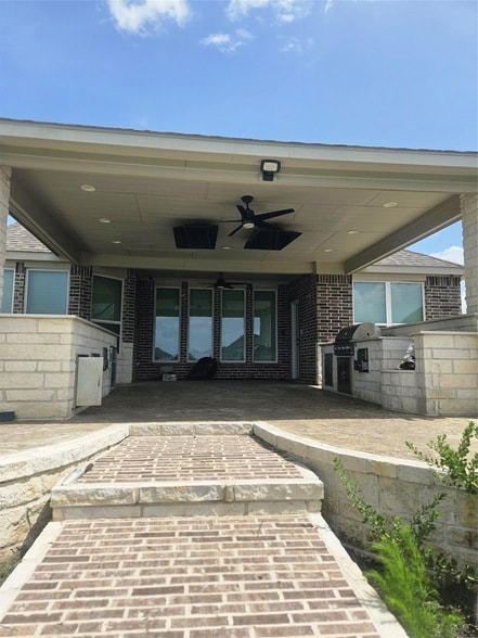 Building Photo - 24307 Bello Everett Lake Dr