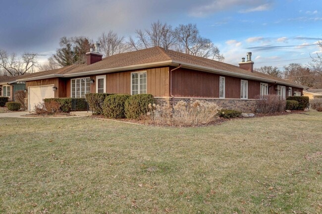 Building Photo - 547 Eichler Dr