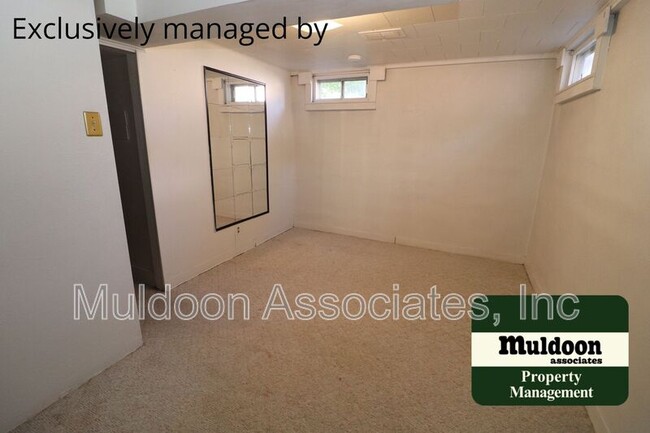 Building Photo - 215 Kenwood Dr