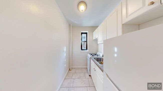 Building Photo - 0 bedroom in NEW YORK NY 10017