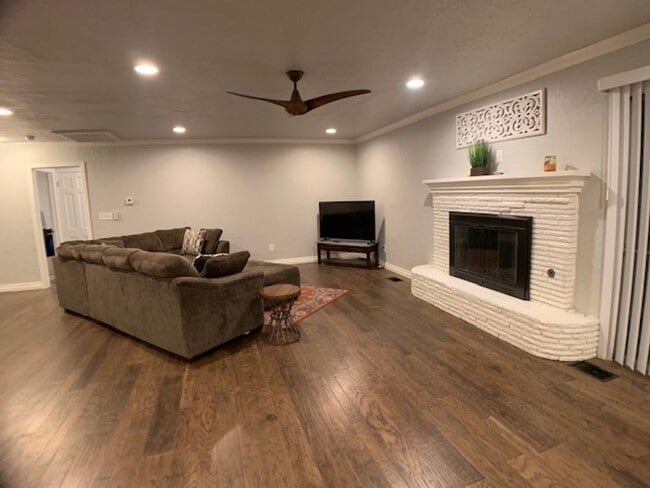 Building Photo - 3 Bed Home OKC - Move in Deposit-Free! (If Qualified)