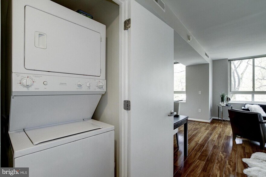 Building Photo - 355 I St SW