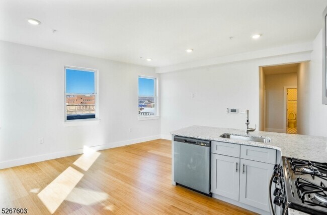 Building Photo - 100 North Ave