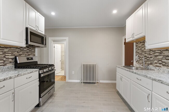 Building Photo - 30-32-32 Fenwick St