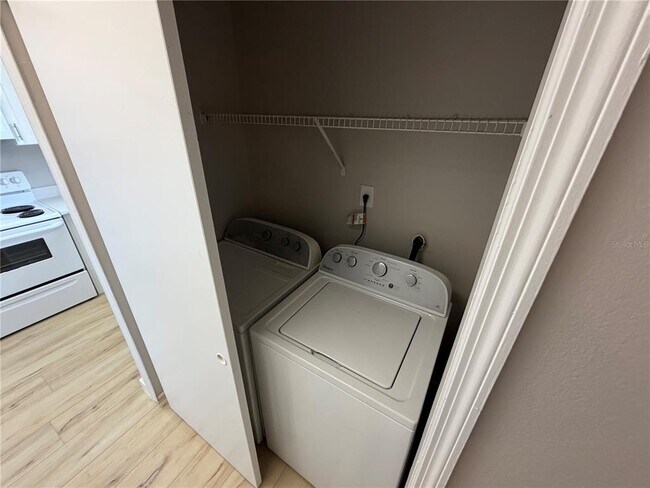 Building Photo - 4160 Pershing Pointe Pl