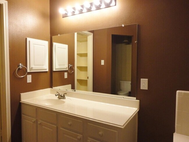 Building Photo - 2606 Slider Ct