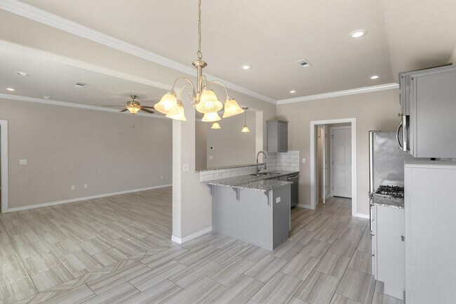 Building Photo - 1230 Gardenia St