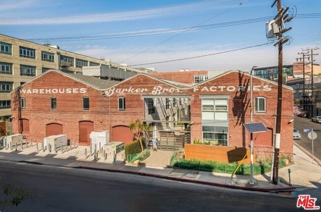 Building Photo - 527 Molino St