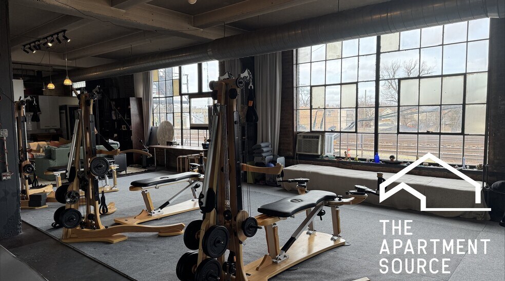 Building Photo - 3134 W Carroll Ave