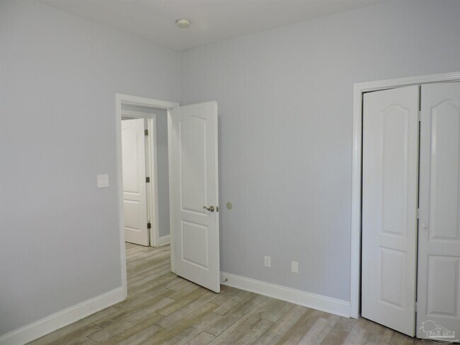 Building Photo - 1307 N 6th Ave