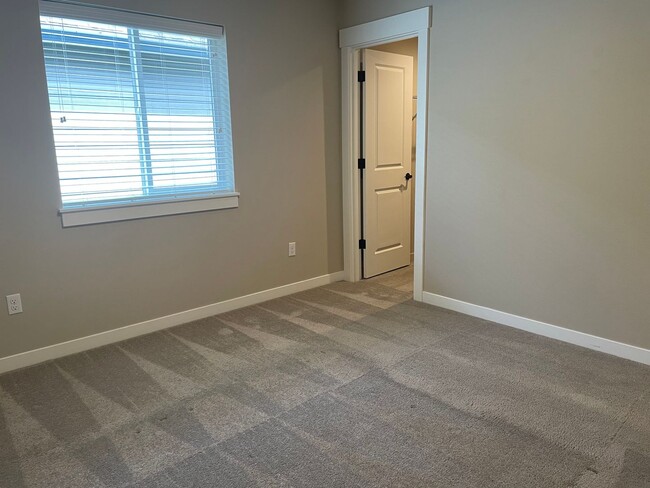 Building Photo - NEWLY BUILT 3 BED/2 BATH OPEN CONCEPT HOME...