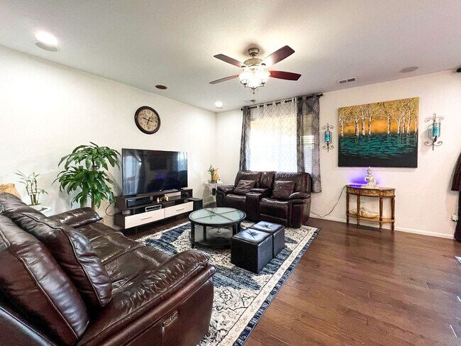 Building Photo - Stonegate 4bd 3ba 2,265sq.ft. - built in 2019 - FOR RENT!
