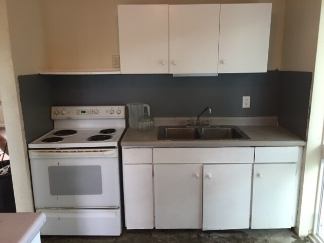 Building Photo - Large 4 -2 house in sw area ! Off Davie blvd