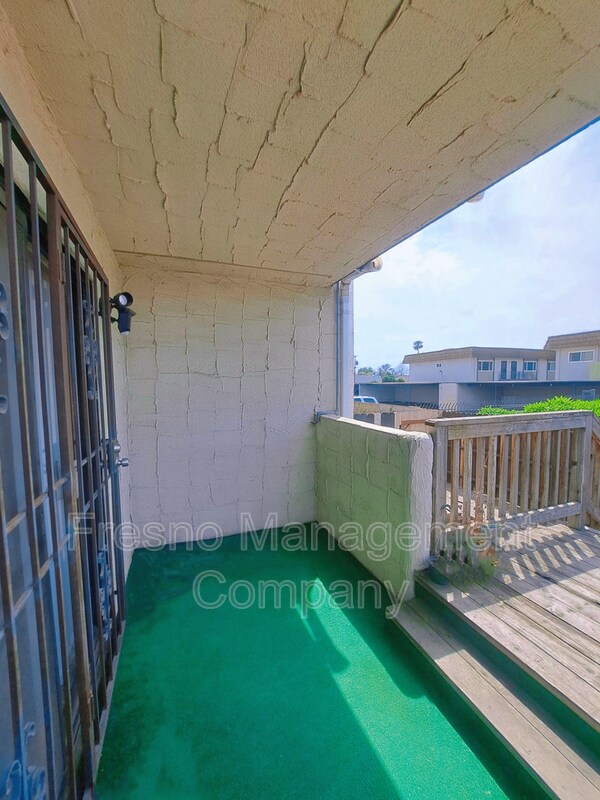 Building Photo - 4919 N Millbrook Ave