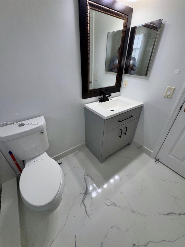 Building Photo - 2933 SE 2nd Dr