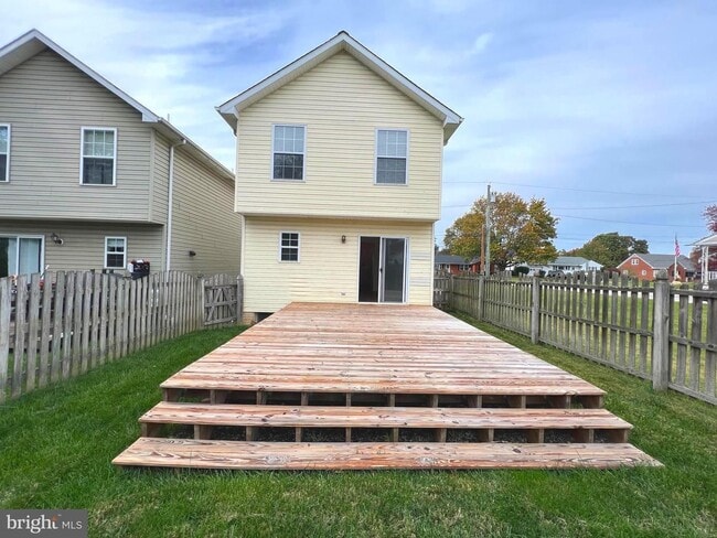 Building Photo - 513 Willow Ave