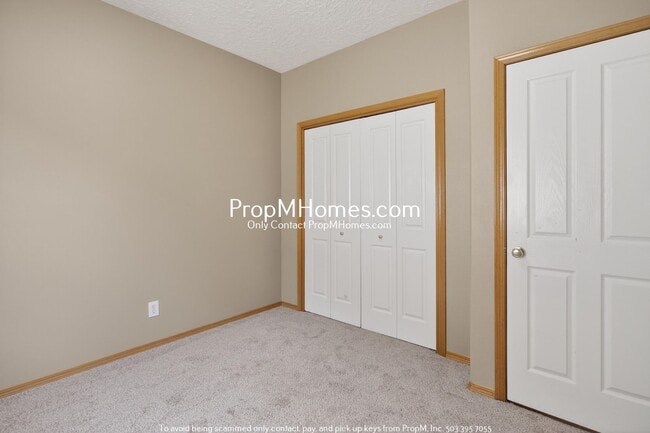 Building Photo - Spacious Three Bedroom Home in Clackamas!
