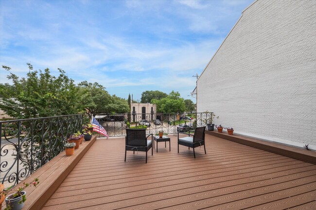 Building Photo - 7922 Woodway Dr