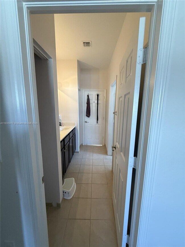Building Photo - 9446 SW 170th Ave