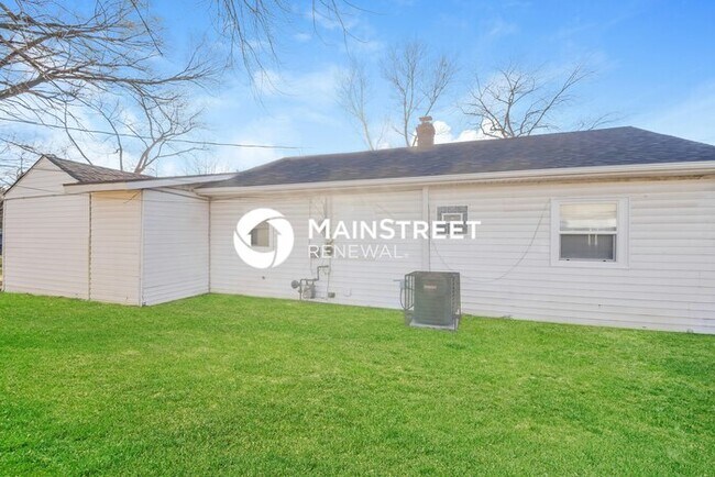 Building Photo - 3 Bedroom Pet-Friendly Home in Indianapolis, IN with Main Street Renewal