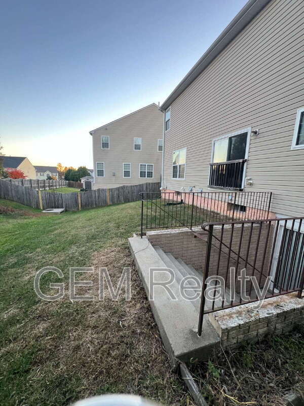 Building Photo - 11 Maggie Ct