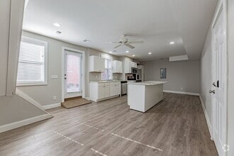 Building Photo - One bedroom townhouse Downtown!