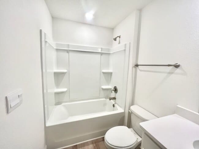 Building Photo - 22 Redbird Lp