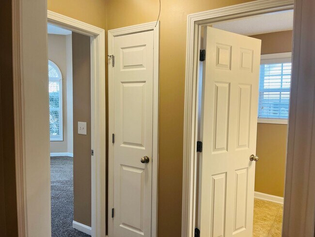 Building Photo - Welcome home! 3 Bedroom 2 Bath home in Sum...