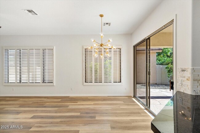 Building Photo - 1925 W Olive Way