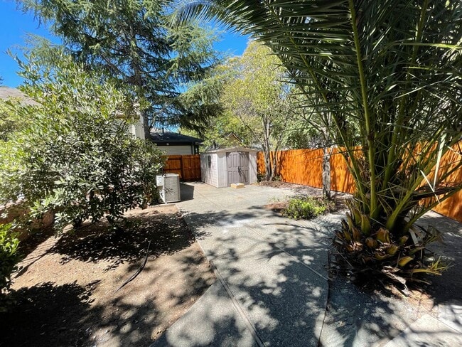Building Photo - 3 Bed 2 Bath Single Family Home In Concord