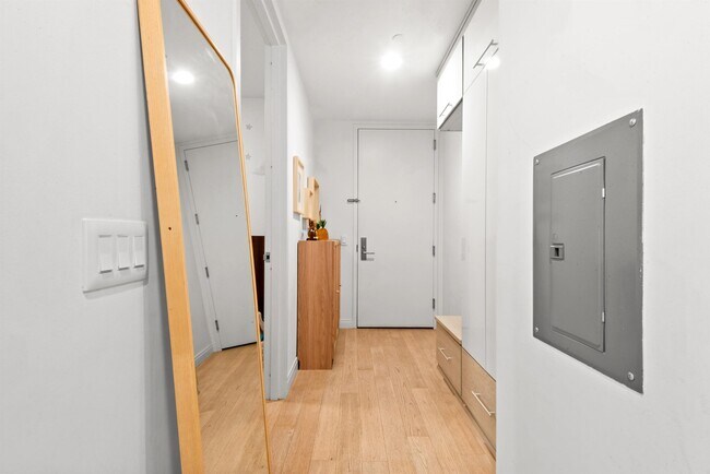 Building Photo - 160 1st St