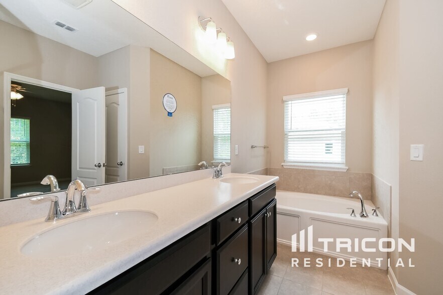 Building Photo - 10197 Pavnes Creek Dr