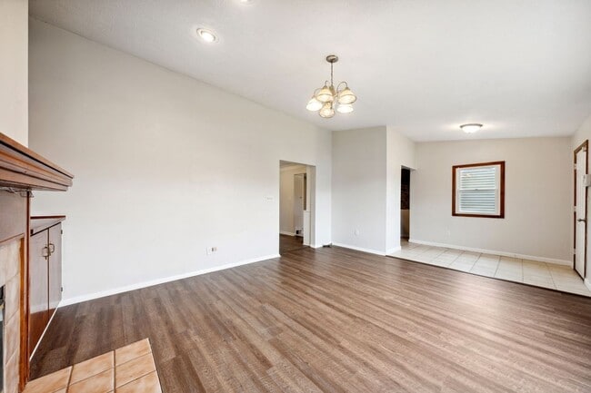 Building Photo - Beautiful Home in South Euclid