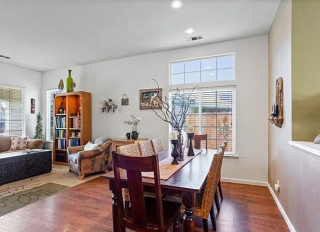 Building Photo - 2085 Pinehurst Ct