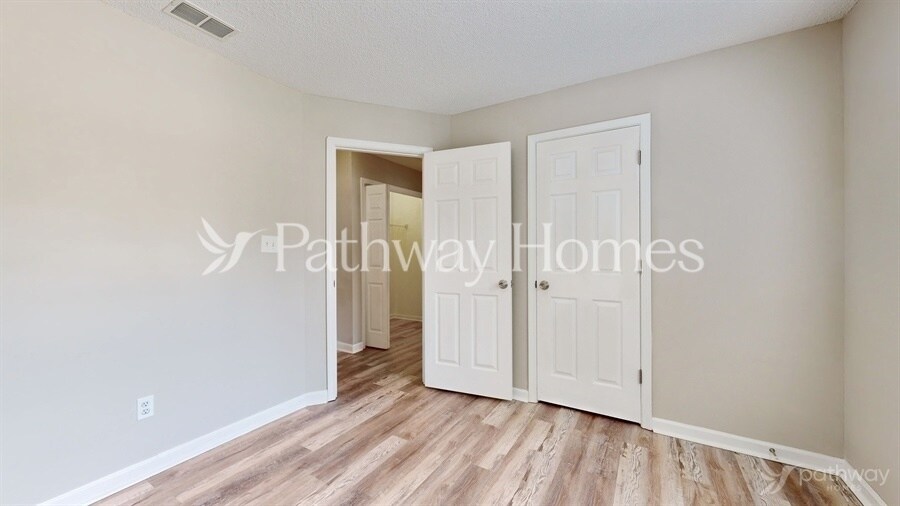 Building Photo - 10891 Knotty Pine Pl