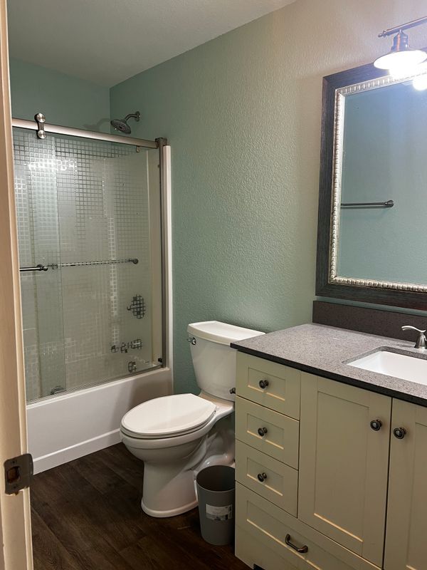 Building Photo - 1415 E Denman Ave