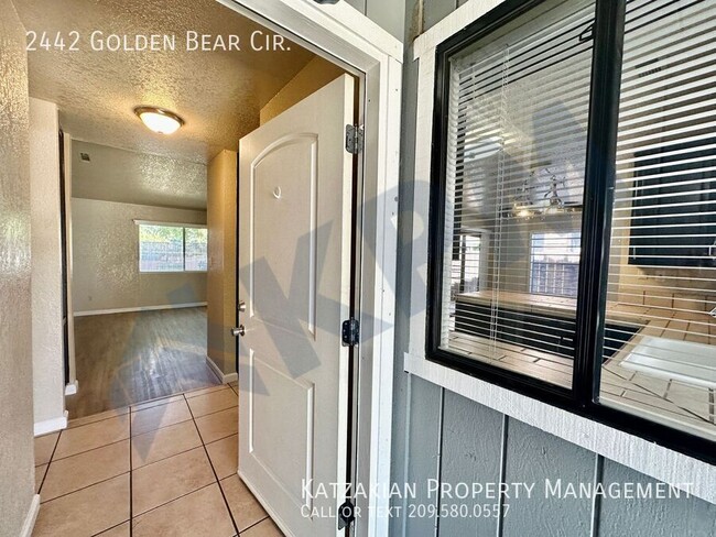 Building Photo - Single Story 3 Bedroom 2 Bath Golden Bear ...